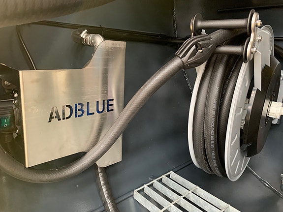 Fuel Proof 8000 Liter Dieselvogn For Traktor Med 1000 Liter Adblue Med Pumpepakker ST030 og AB013 25 of 30