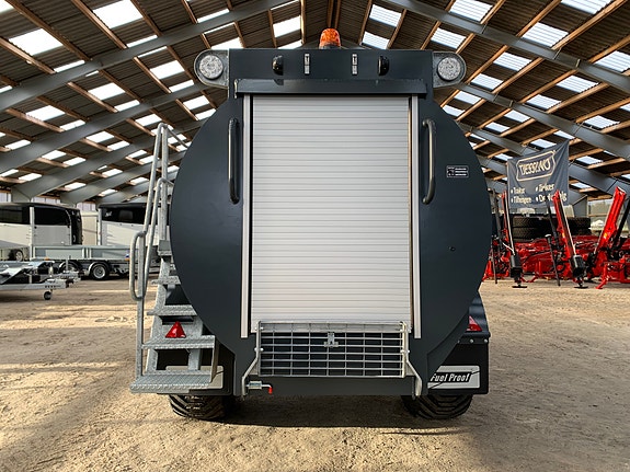 Fuel Proof 8000 Liter Dieselvogn For Traktor Med 1000 Liter Adblue Med Pumpepakker ST030 og AB013 7 of 30