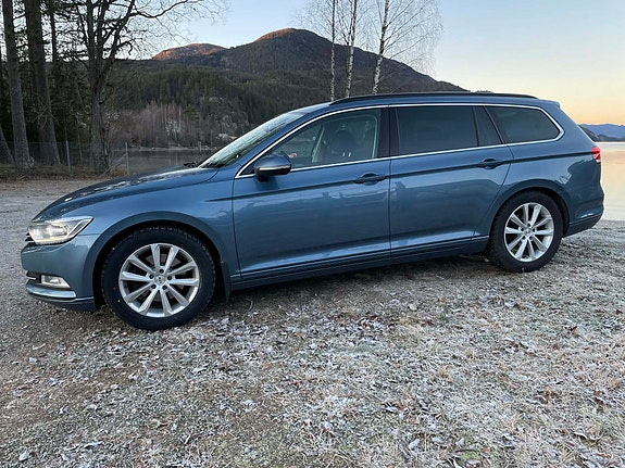 Volkswagen Passat 2 of 5