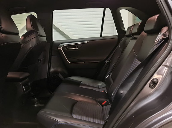 Toyota RAV4 28 of 30