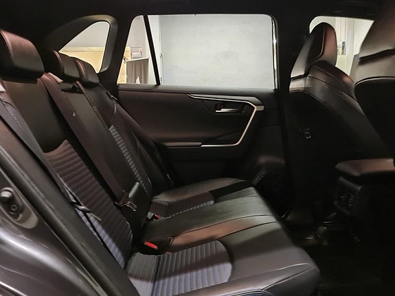 Toyota RAV4 27 of 30