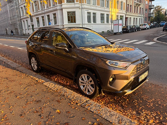 Toyota RAV4 2 of 30