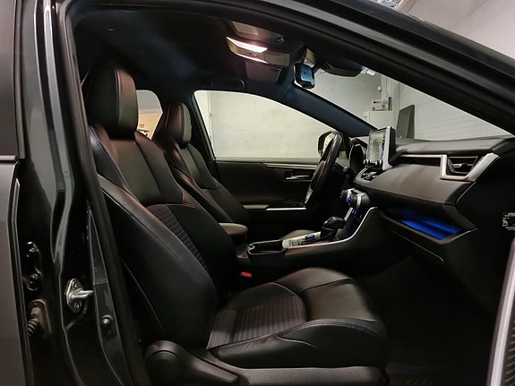 Toyota RAV4 18 of 30
