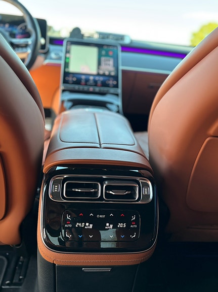 Mercedes-Benz S500 2 of 18