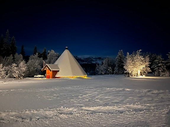 Polar 560  med spikertelt på Høgkjølen fjellcamp 4 of 23