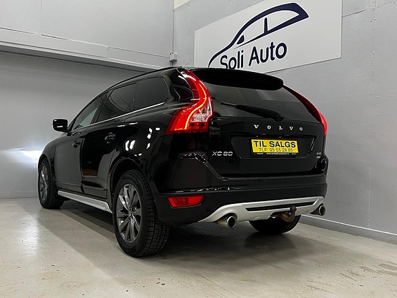 Volvo XC60 3 of 5