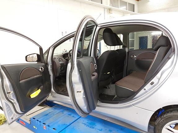 Mitsubishi i-Miev 16 of 19