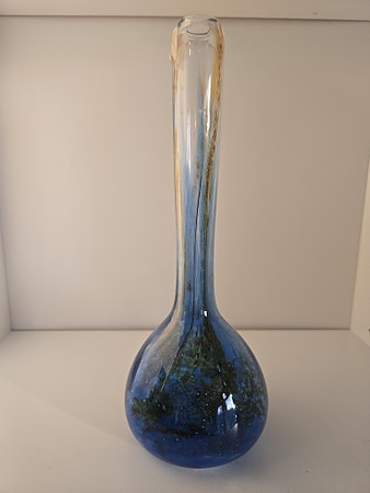 Nydelig kunst-vase, signert, Eirik/Jahn Thore.