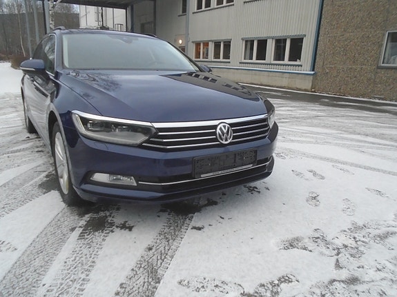 Volkswagen Passat 2 of 5