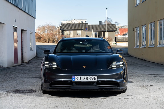 Porsche Taycan 4 of 5
