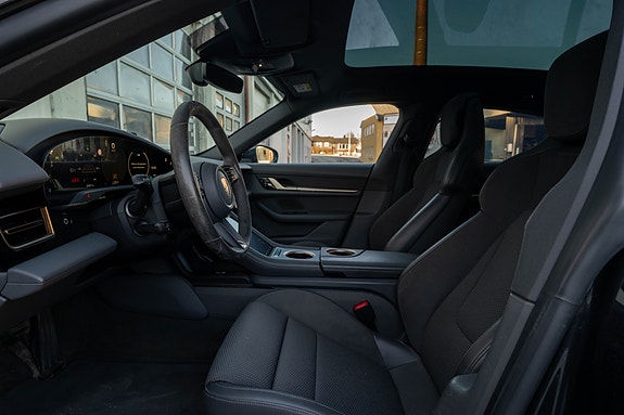 Porsche Taycan 12 of 30
