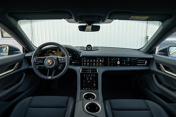 Porsche Taycan 11 of 30