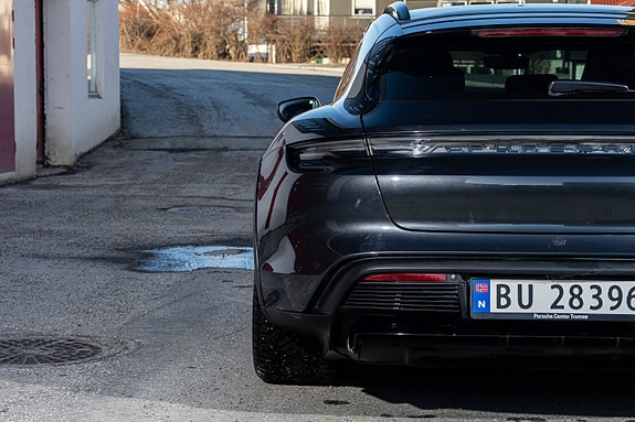 Porsche Taycan 5 of 5