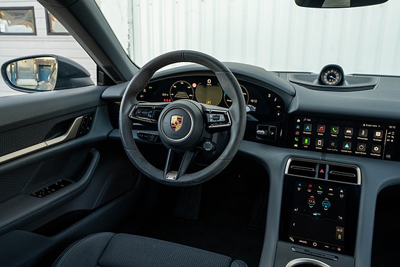 Porsche Taycan 13 of 30