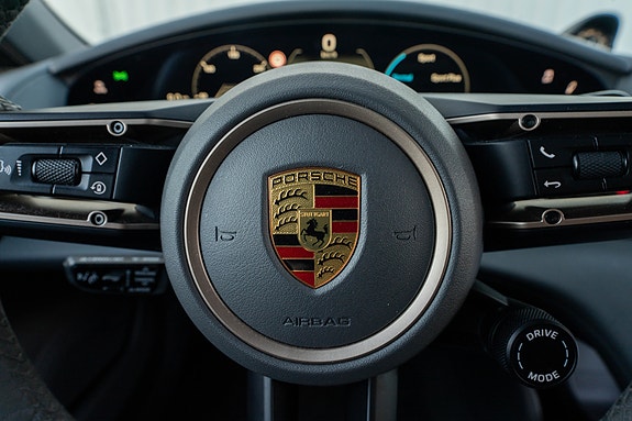 Porsche Taycan 17 of 30