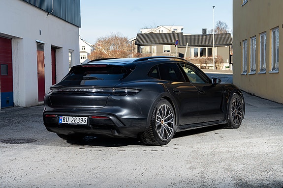 Porsche Taycan 8 of 30