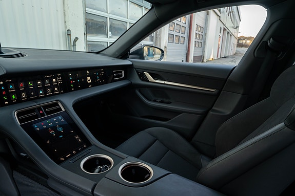 Porsche Taycan 30 of 30