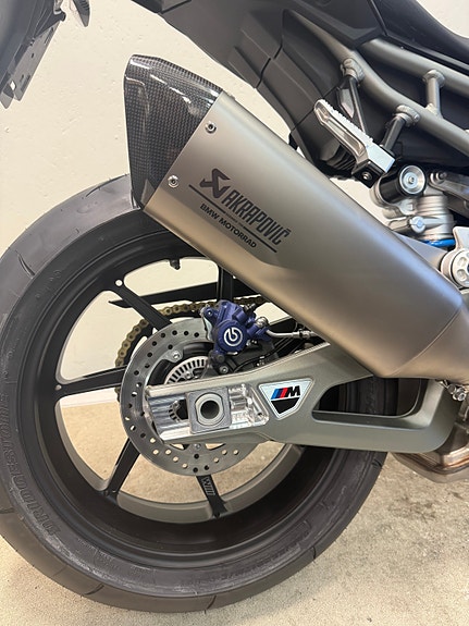BMW M1000R 2 of 20