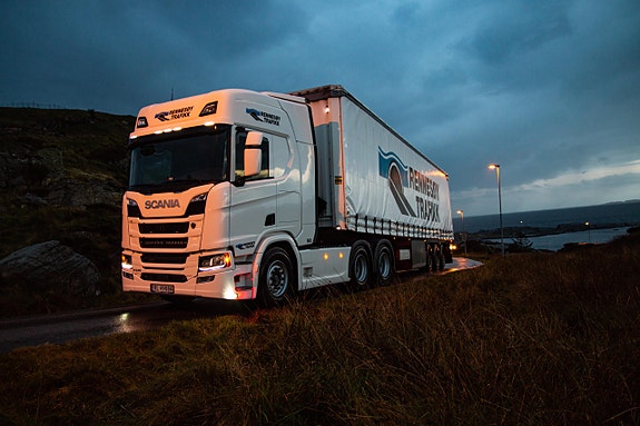 Bildet viser en av våre biler ute på tur.