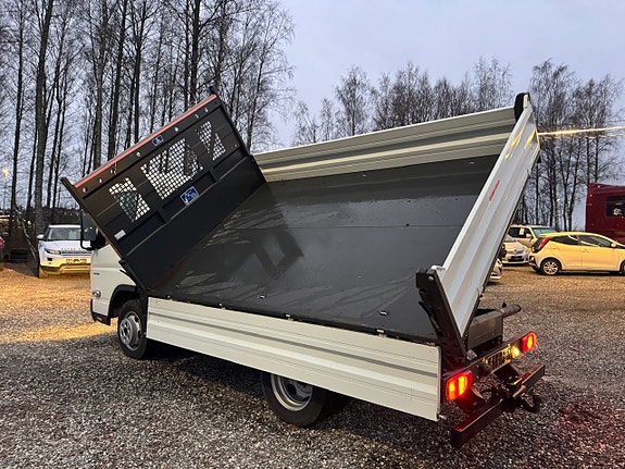 Mitsubishi Fuso Canter 2 of 5