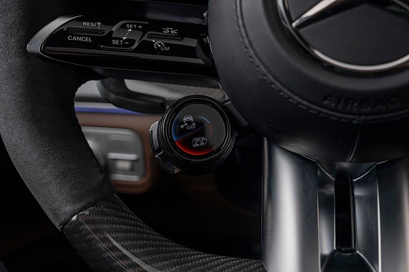 Mercedes-Benz GLS63 27 of 30