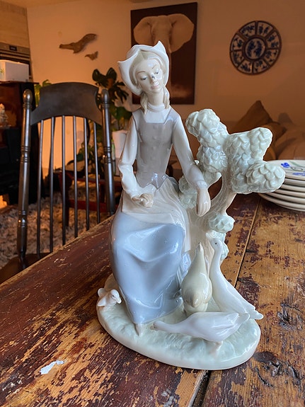 Nao by Lladro 'Girl Yawning' | FINN-torget