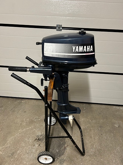 Yamaha 4 hk kort stamme i meget god stand m/integrert tank m/ny service