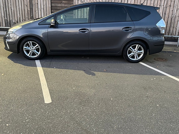 Toyota Prius+ Seven 6 of 24