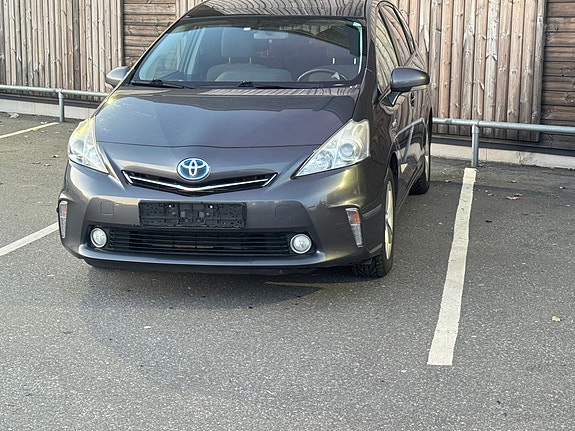 Toyota Prius+ Seven 4 of 24