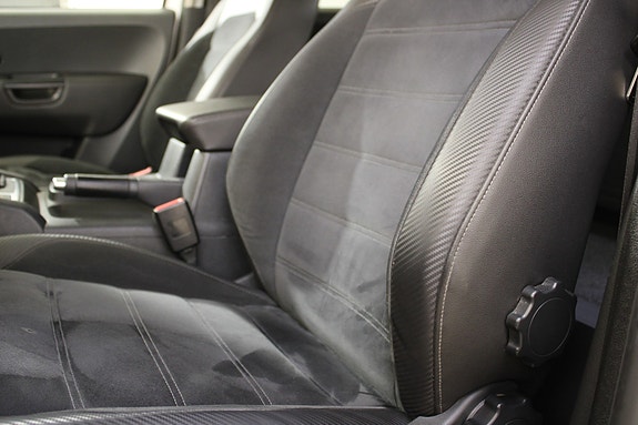 Volkswagen Amarok 25 of 30