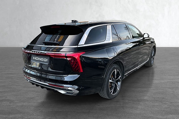 5,2 meter lengde og 2,01 meter bredde – stor SUV med god plassutnyttelse