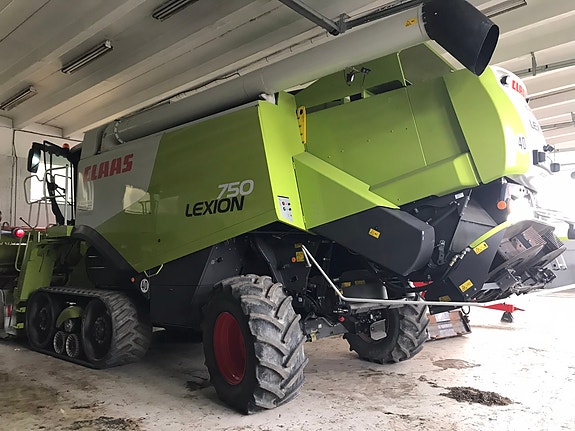 CLAAS Lexion 750 TT 2 of 5