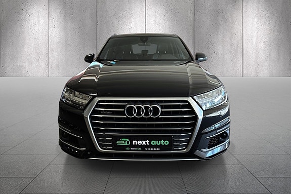 Audi Q7 2 of 30