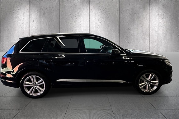 Audi Q7 4 of 30
