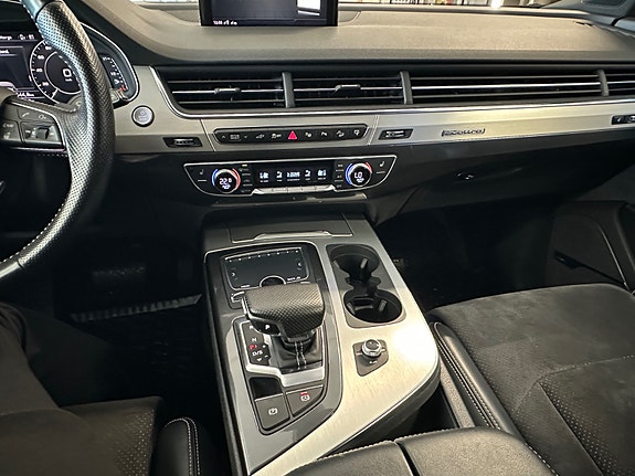 Audi Q7 14 of 30