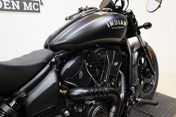 INDIAN Scout Bobber 3 of 5