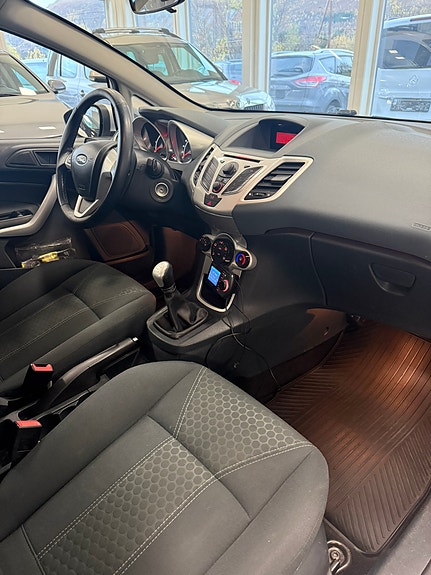 Ford Fiesta 14 of 17