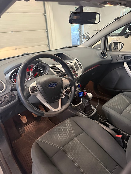 Ford Fiesta 8 of 17