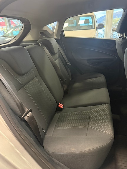 Ford Fiesta 13 of 17