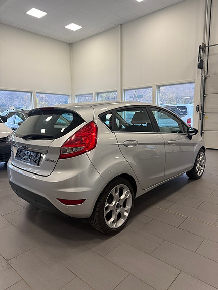 Ford Fiesta 6 of 17