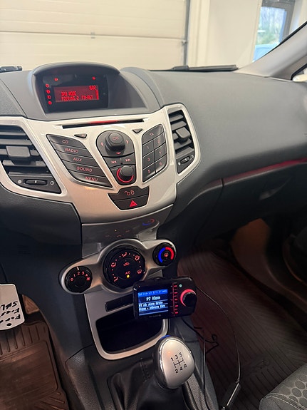 Ford Fiesta 9 of 17