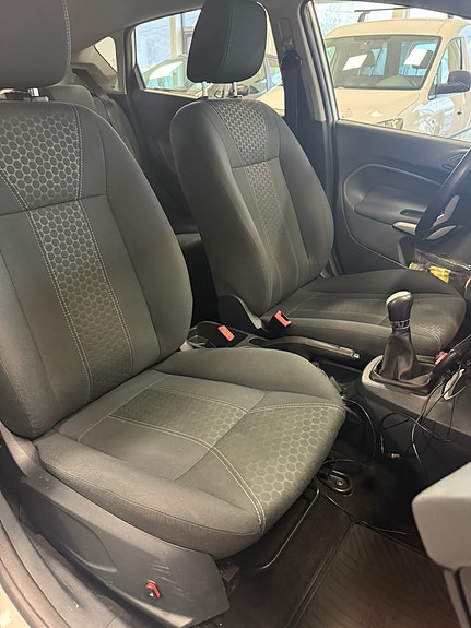 Ford Fiesta 15 of 17