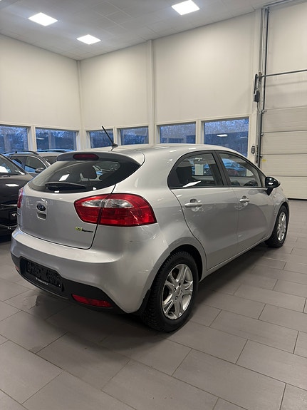 Kia Rio 6 of 17