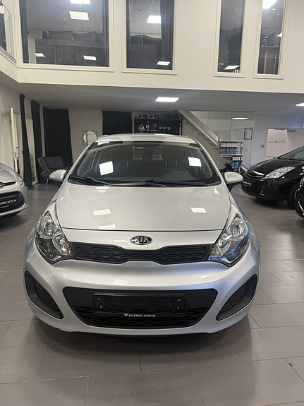 Kia Rio 2 of 5