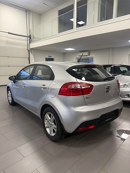 Kia Rio 4 of 5