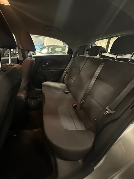 Kia Rio 10 of 17
