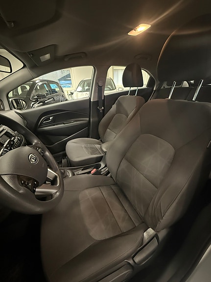 Kia Rio 7 of 17