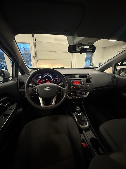 Kia Rio 8 of 17
