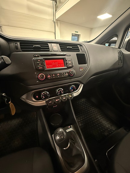 Kia Rio 9 of 17