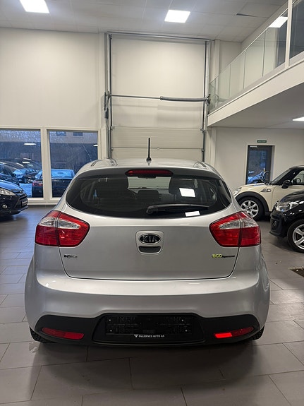 Kia Rio 5 of 5
